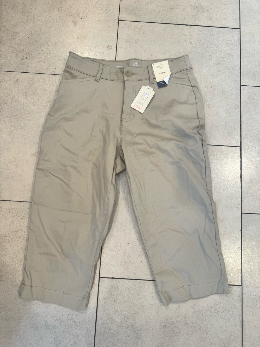 St John’s Bay Women’s Capri Pants Tan Khaki Mid Rise Tummy Control 10 NWT